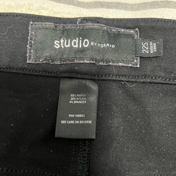 Torrid | Black Studio Pant | Skinny | Plus size 22 | Short length | EUC - Picture 2 of 3